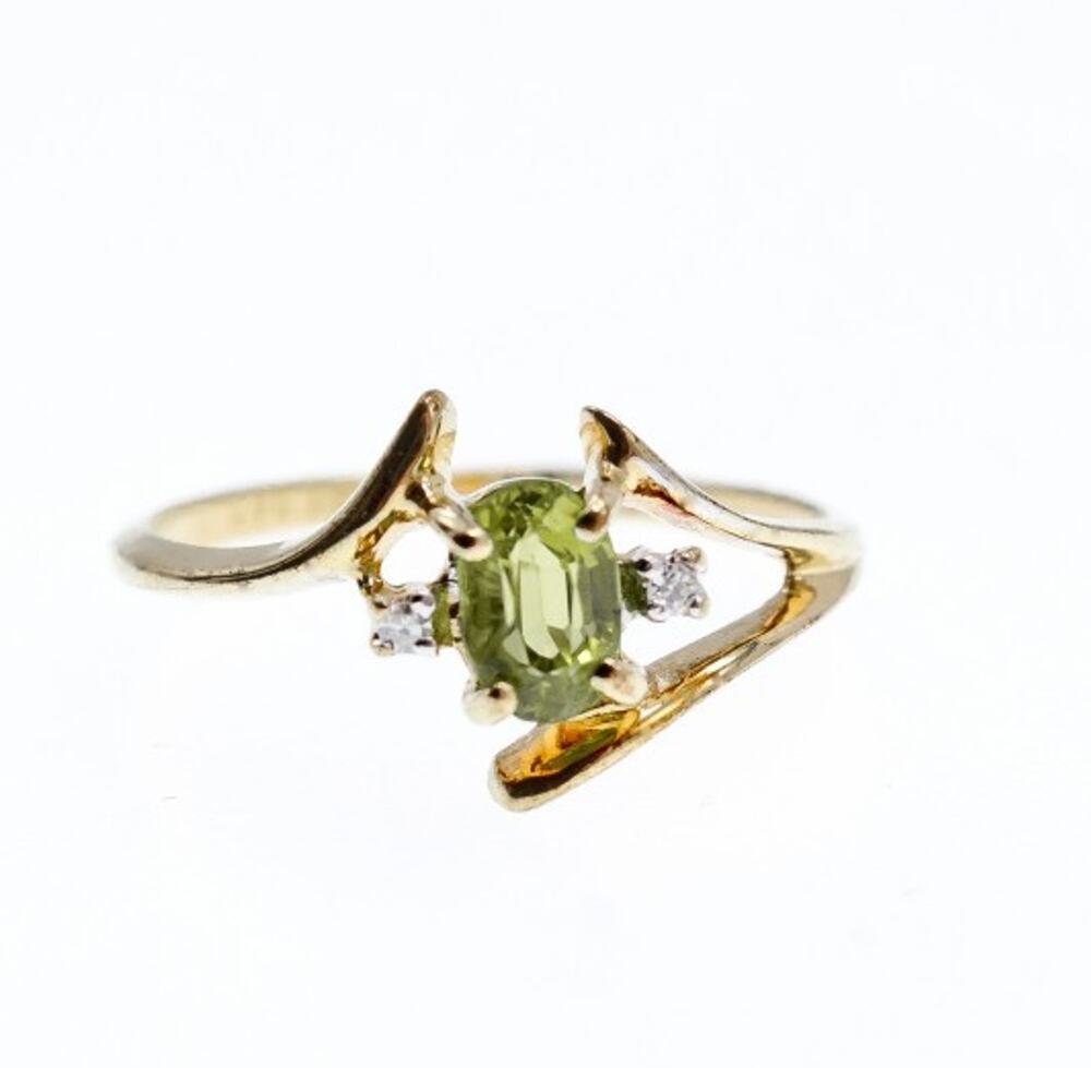 10K Yellow Gold Peridot & Diamonds Ring Size 7